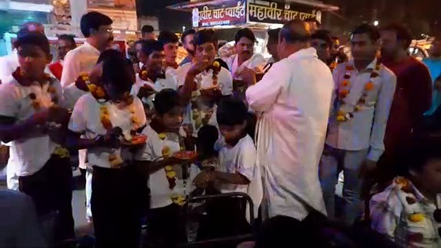 Union Minister reached the market with disabled children