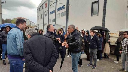 Şehit babası, eşinin 3 aydır maaşını vermeyen patronuyla yağmur altında böyle tartıştı