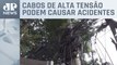 Fios soltos de postes em São Paulo atrapalham pedestres