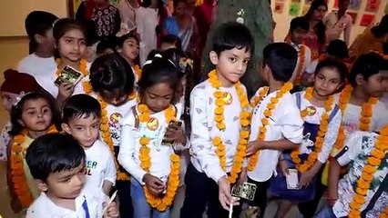 कैनवास पर चला बच्चों का जादू, पेंटिंग से दिखाई कहानी