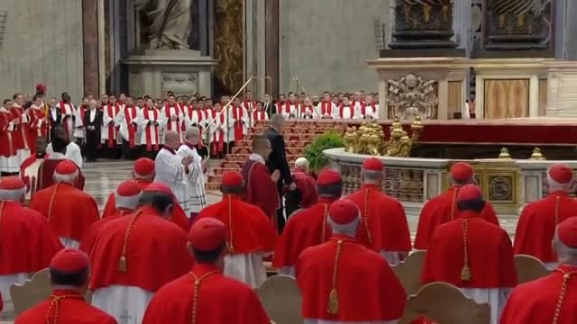 El papa Francisco asiste a la celebración de la Pasión de Cristo