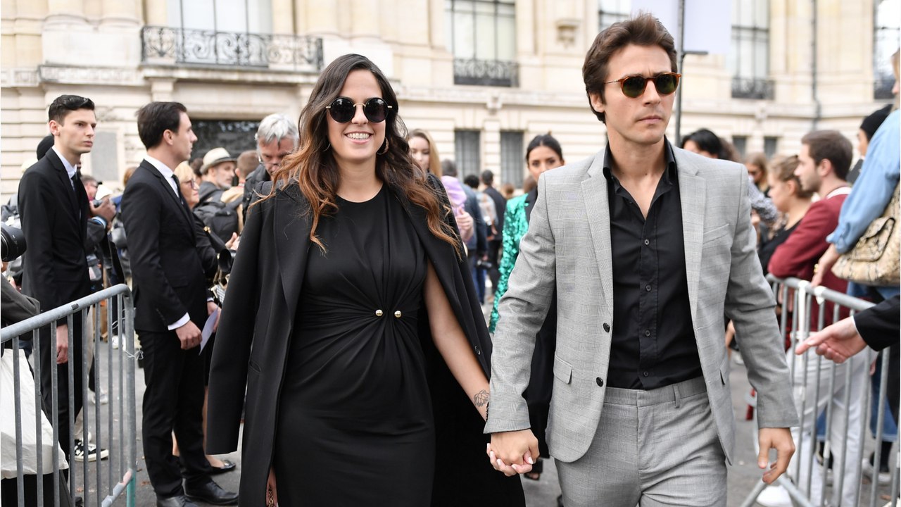 GALA VIDEO – Anouchka Delon : balade enneigée avec son fils Lino, adorable petit aventurier !