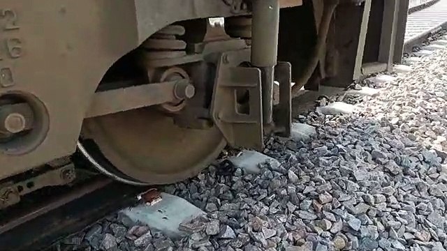 राजस्थान के नागौर से आई यह बड़ी खबर, इंजन का पहिया पटरी से उतर गया और हुआ यह, पढ़ें और देखें video