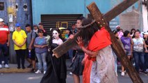 Hondureños piden en el viacrucis de Jesús no ser indiferente ante los marginados