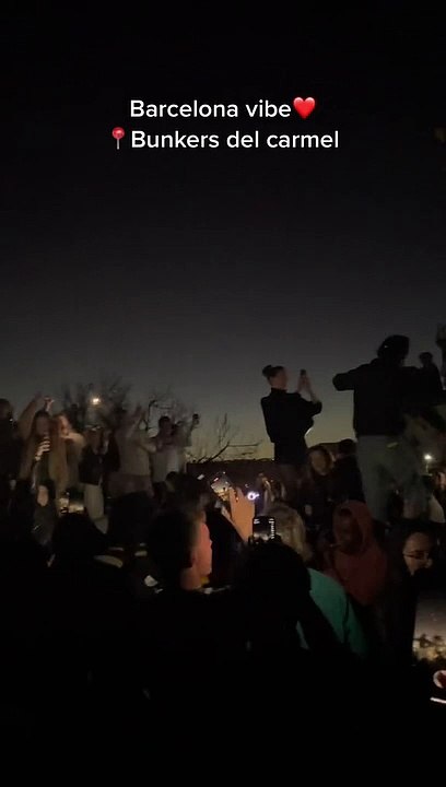 Anuncio de fiestas en los búnkeres del barrio de El Carmel de Barcelona