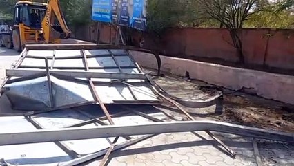 अवैध होर्डिंग पर चला पीला पंजा, देखें वीडियो