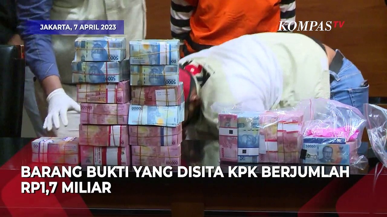 KPK Tunjukan Tumpukan Uang Rp1,7 Miliar Hasil OTT Korupsi Bupati Meranti Muhammad Adil