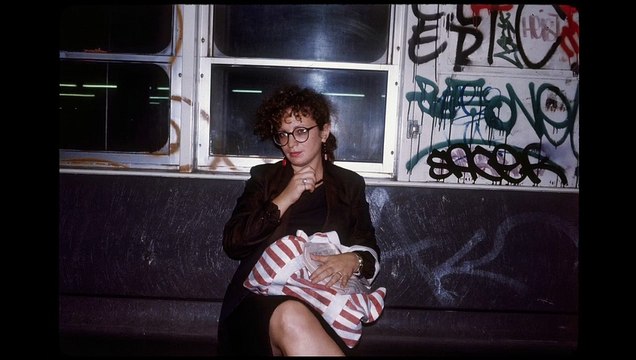 Toute la beauté et le sang versé Bande-annonce (DE)