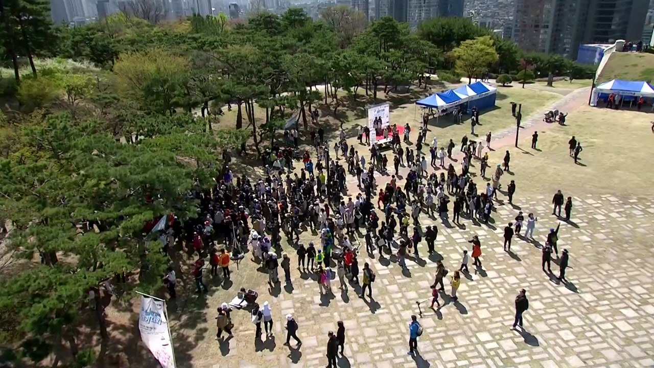 [날씨] 맑은 하늘 아래 남산 가족 걷기행사 '북적' / YTN