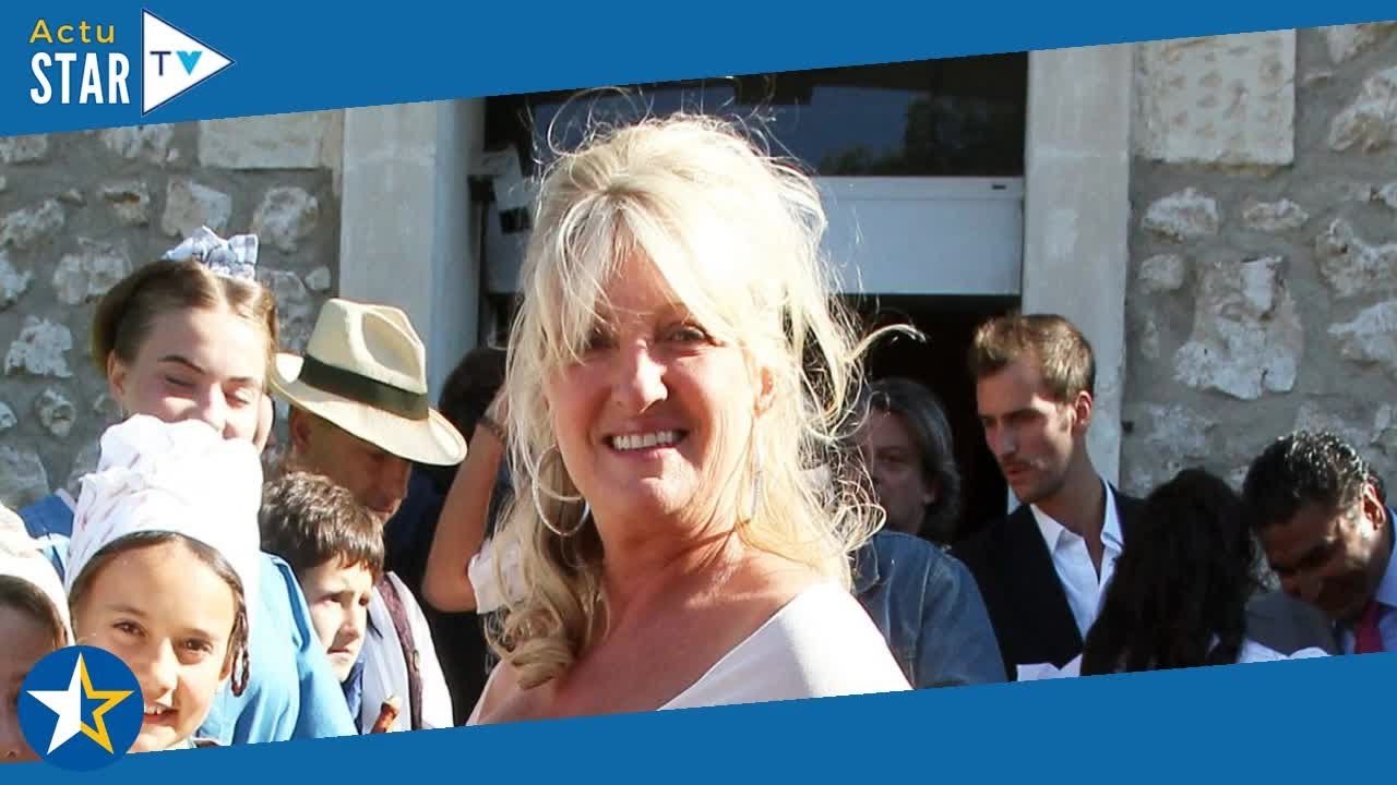 PHOTOS Charlotte de Turckheim : Robe bustier, chevaux et invités grandioses... un mariage fabuleux a