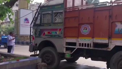 দঃ২৪ পরগনা: মর্মান্তিক! লরির ধাক্কায় প্রাণ গেল পুলিশকর্মীর