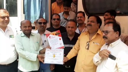 रेडीमेड कपड़ा व्यापारी संघ ने किया रक्तदान