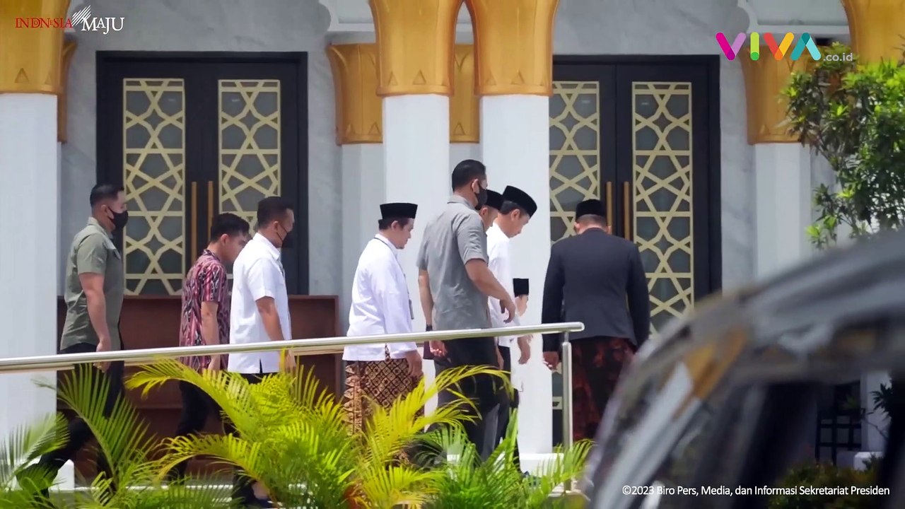 Lucunya Jokowi Ajak Cucu Salat Jumat di Masjid Sheikh Zayed