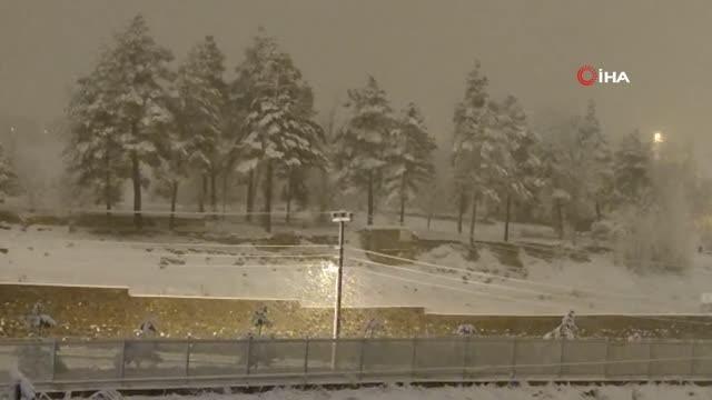 Aşkale'de kar yağışı etkili oldu, meteoroloji çığ tehlikesi konusunda uyardı