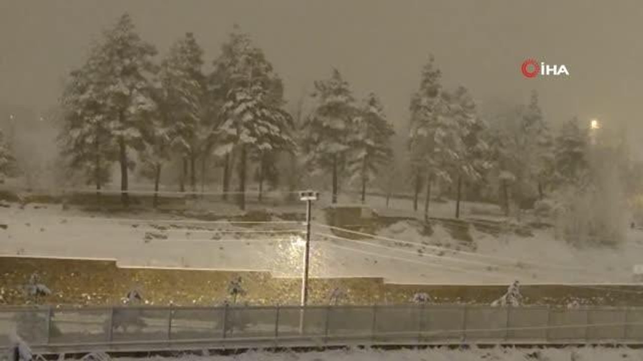 Aşkale'de kar yağışı etkili oldu, meteoroloji çığ tehlikesi konusunda uyardı