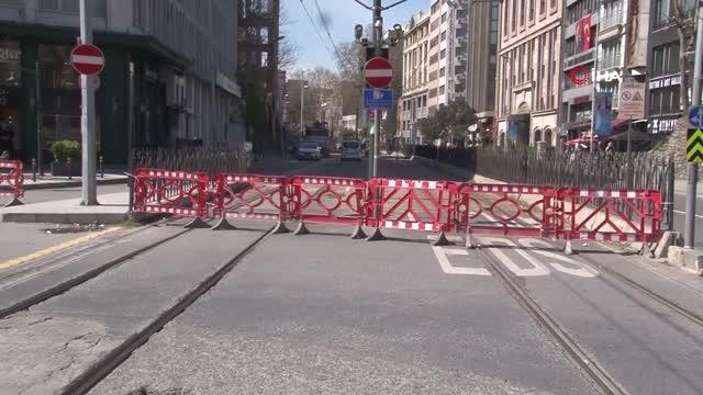 Beyoğlu'nda çöken binada enkaz kaldırma çalışmaları sürüyor
