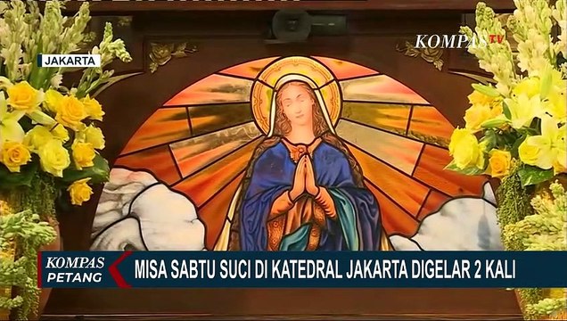 Suasana Misa Malam Paskah di Gereja Katedral Jakarta