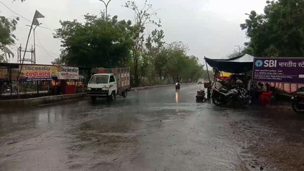 बदलता रहा मौसम : झमाझम बारिश, आंधी से उड़े टीन-टप्पर