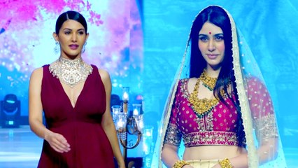 Amyra Dastur और Warina Hussain ने रैंप पर बिखेरा अपना जलवा