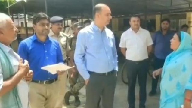 खगड़िया: डीएम ने सदर प्रखंड कार्यालय के RTPS काउंटर का किया निरीक्षण, मचा हड़कंप