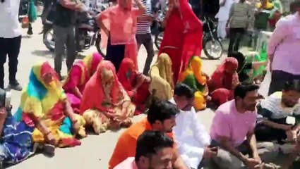 VIDEO: गर्मी की दस्तक के साथ ही सूखे कंठ, लोगों में आया उबाल, लगाया जाम