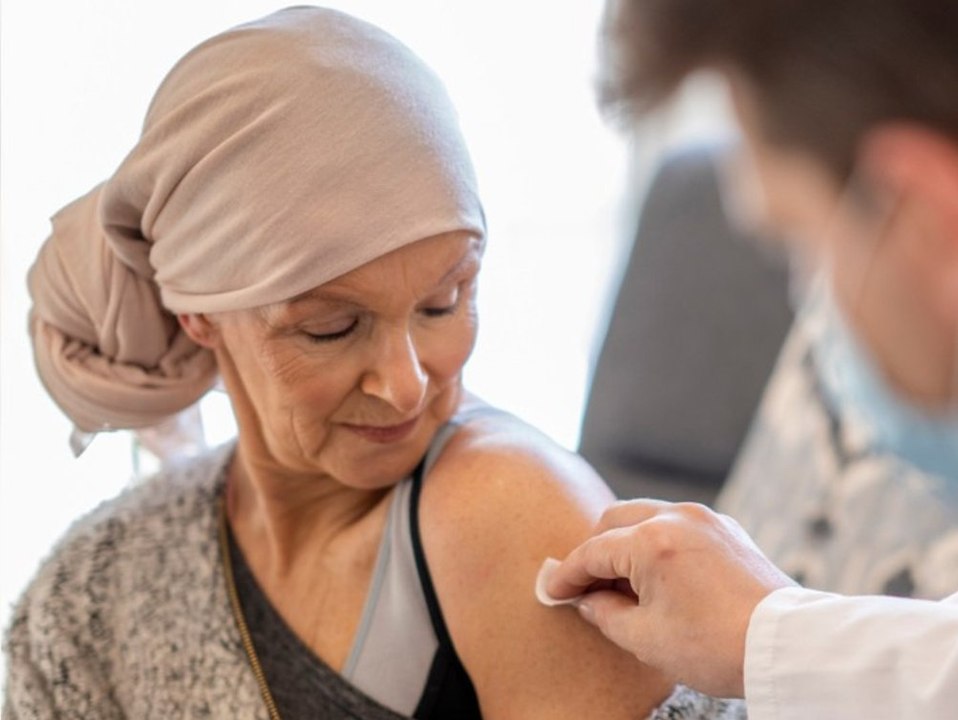 Pharmakonzern macht Hoffnung: Gibt es bald eine Impfung gegen Krebs?