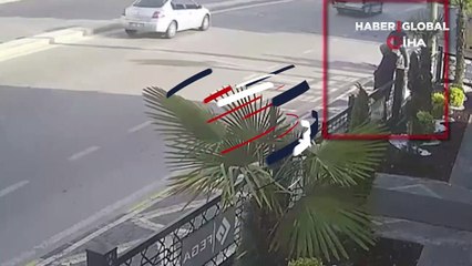 Motosikletiyle sinsice yaklaşıp... Gaziantep’te kapkaç anı kameralara yansıdı