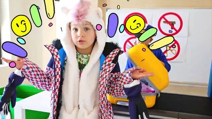 Kids Roma Show Diana is studying the rules of conduct at the airport