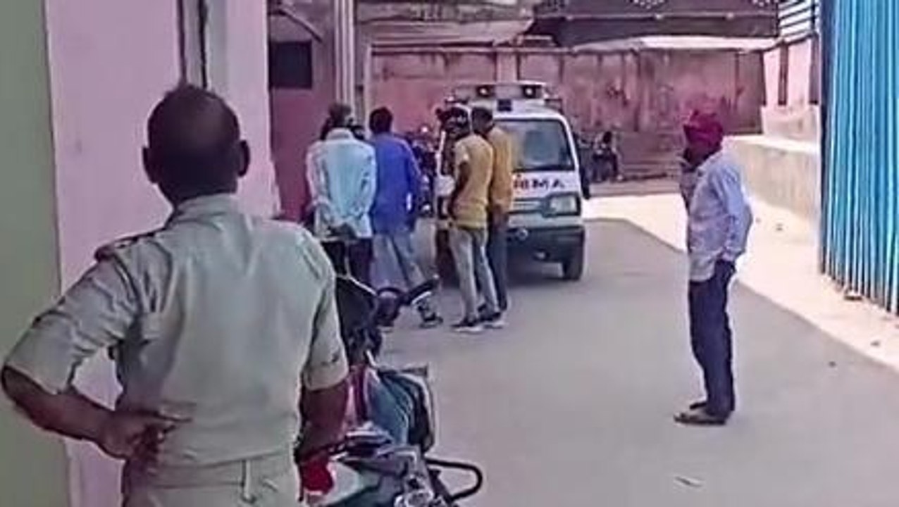 कुशीनगर: सड़क दुर्घटना में बाइक सवार की हुई मौत...