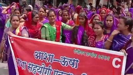 नीमच: आशा उषा सहयोगिनीयो ने मिलकर किया 12 सूत्रीय मांगो को लेकर किया प्रदर्शन