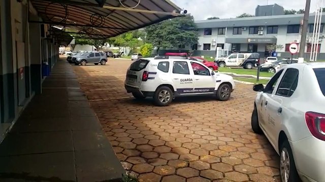 Mulher é detida após desacatar agentes durante abordagem social