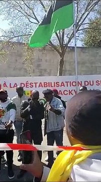 Manifestation spontanée en France : des africains appellent à aller déloger Macky Sall, comme il l’avait fait contre Wade, si….