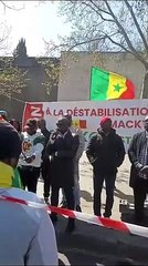 Download Video: Manifestation spontanée  en France : des africains appellent à aller déloger Macky Sall, comme il l’avait fait contre Wade, si….