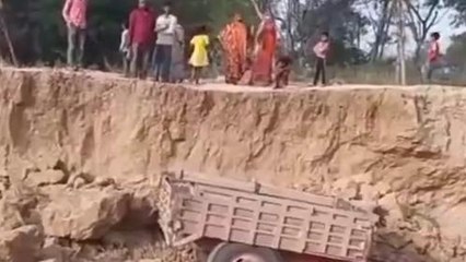 बाराबंकी: ट्राली के नीचे दबने से मजदूर की हुई मौत, पुलिस ने शव पोस्टमार्टम के लिए भेजा