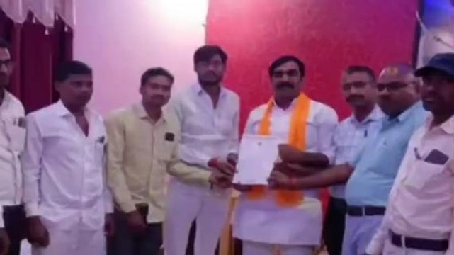 सिंगरौली: सरपंचों ने विधायक को सौंपा ज्ञापन, टीआई को हटाने की रखी मांग