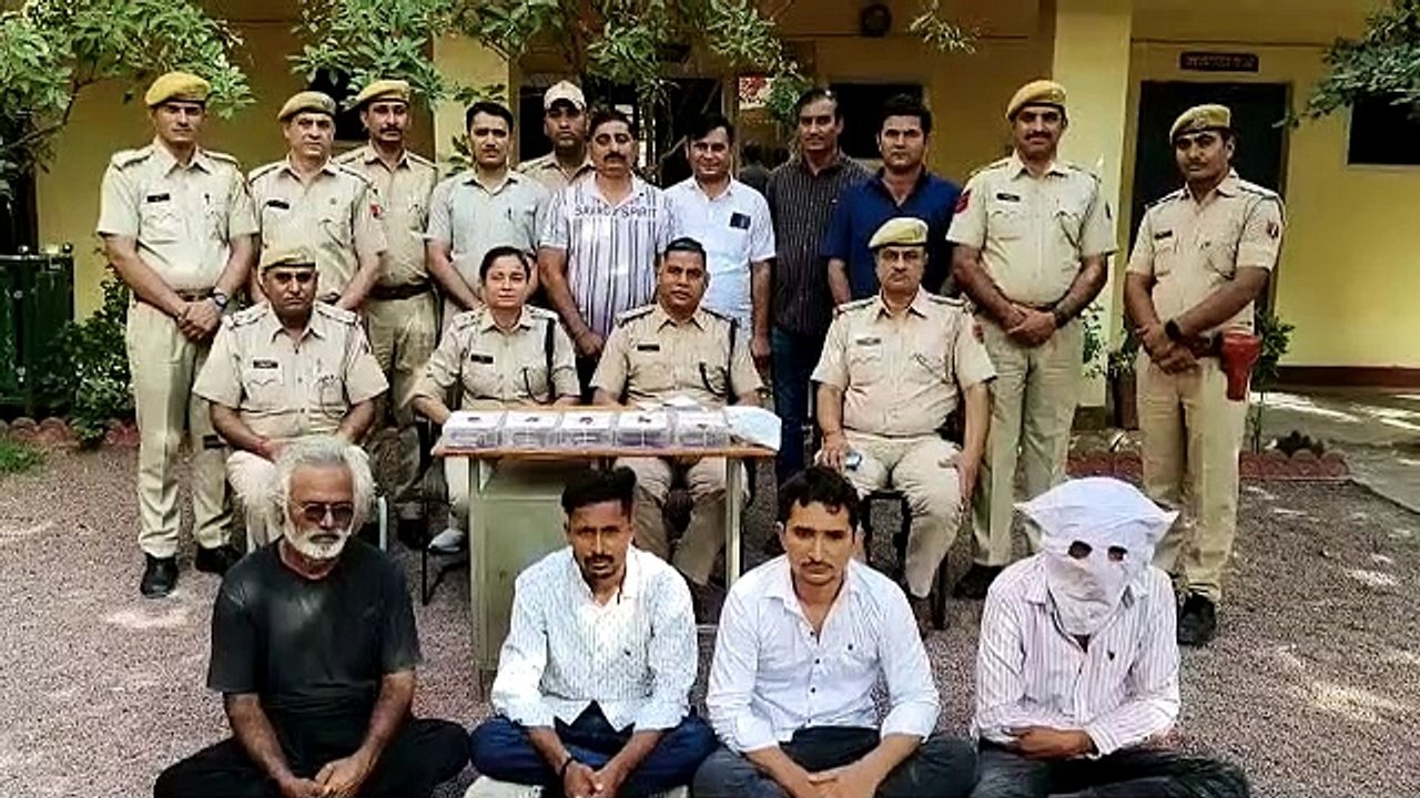 पांच अवैध पिस्टल व 19 जिन्दा कारतूसों के साथ चार आरोपी गिरफ्तार