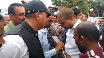 दैनिक वेतनभोगियों से टीएस बोले- सीएम तक रख सकते हैं आपकी बात, इससे ज्यादा मेरी हैसियत नहीं