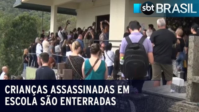 Crianças assassinadas em escola são enterradas em Blumenau