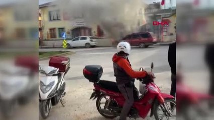 İNEGÖL'DE SEYİR HALİNDEYKEN ALEV ALAN OTOMOBİL YANDI