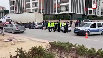 Konya’da otomobil park halindeki tıra çarptı