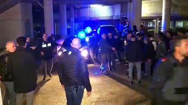 Catania, si barrica da solo in casa e spara in strada. Poi si arrende alla polizia