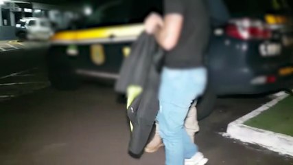 Passageiro de ônibus é detido com quatro armas na bagagem