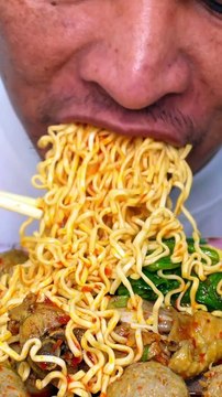Eat spicy soup noodles #shorts #noodles #mukbang