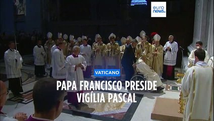 Papa Francisco preside cerimónia da Vigília Pascal