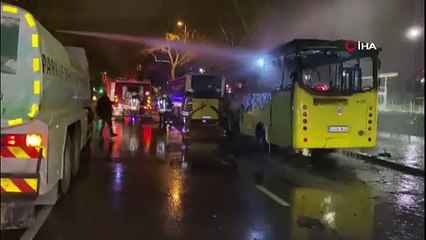 Fatih’te bir İETT midibüsü alev alev yandı