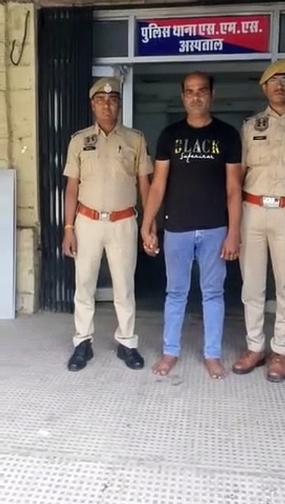 एसएमएस अस्पताल में डॉक्टर बनकर युवती से कर रहा...