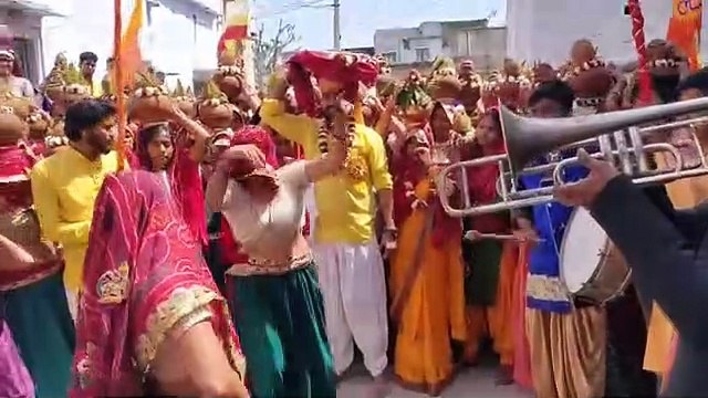 कलश यात्रा में उमड़ी महिलाओं की श्रद्धा