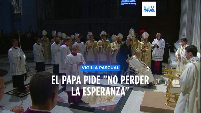 El papa pide no perder la esperanza durante la madre de todas las vigilias , la Vigilia Pascual