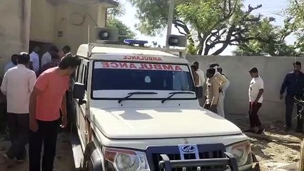 Descargar video: ट्रेलर ने बाइक सवार दो जनों को कुचला, मौत