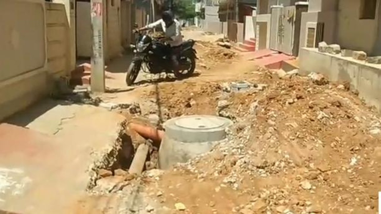 సంగారెడ్డి: నత్తనడకన సాగుతున్న డ్రైనేజీ పనులు.. ప్రజల ఇక్కట్లు